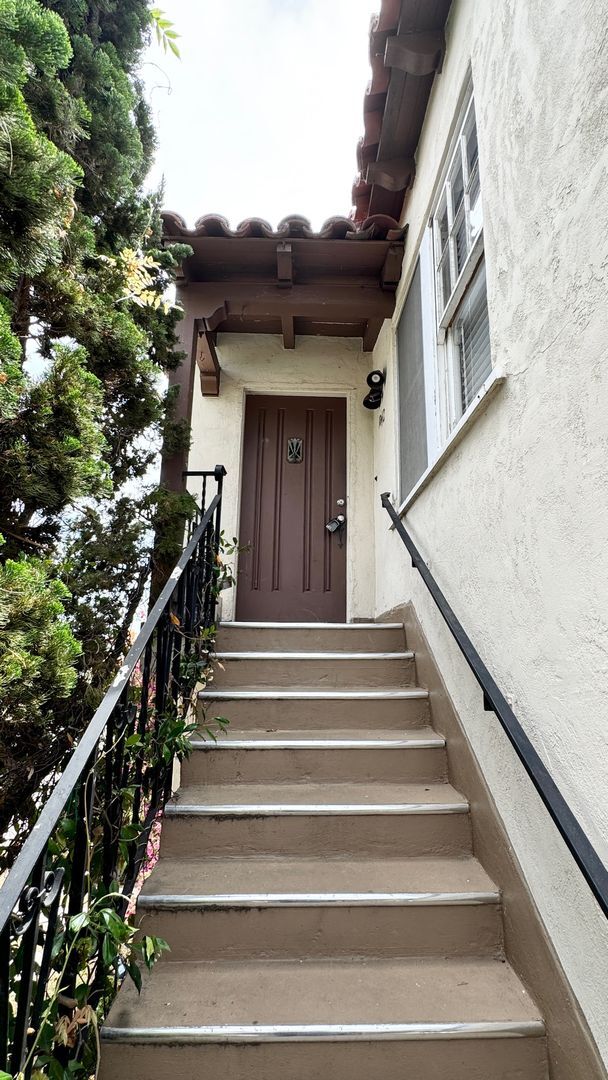 Building Photo - West Redwood