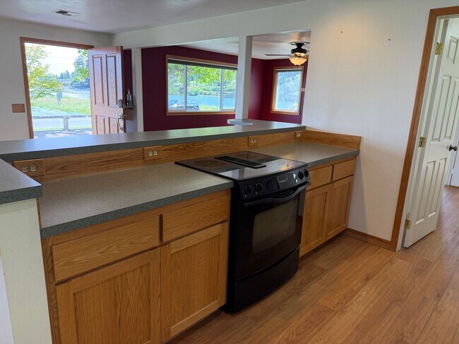 Building Photo - Harrington Lagoon Water View Home!