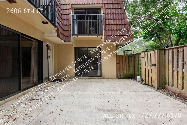 Building Photo - 2606 6th Ct