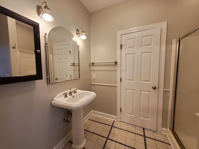 Building Photo - 958 Flynn McPherson Rd