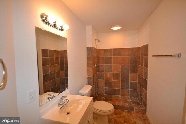 Building Photo - 2236 Sussex Way