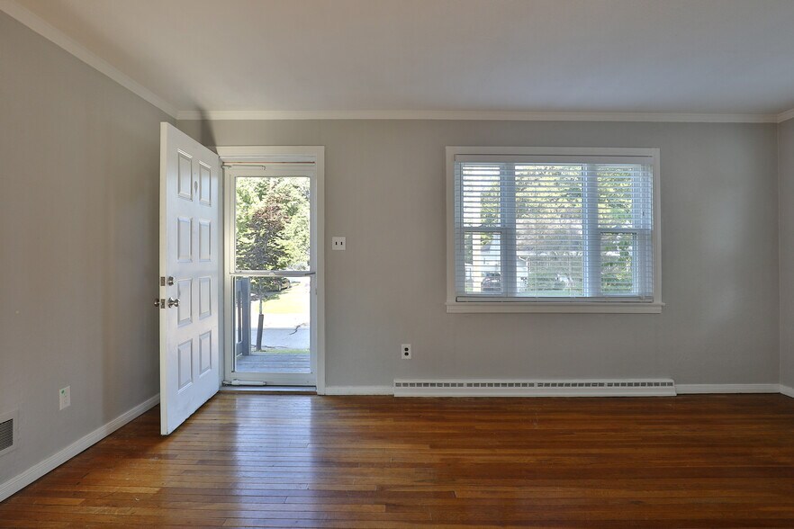 Building Photo - 5586 Emerson Ave