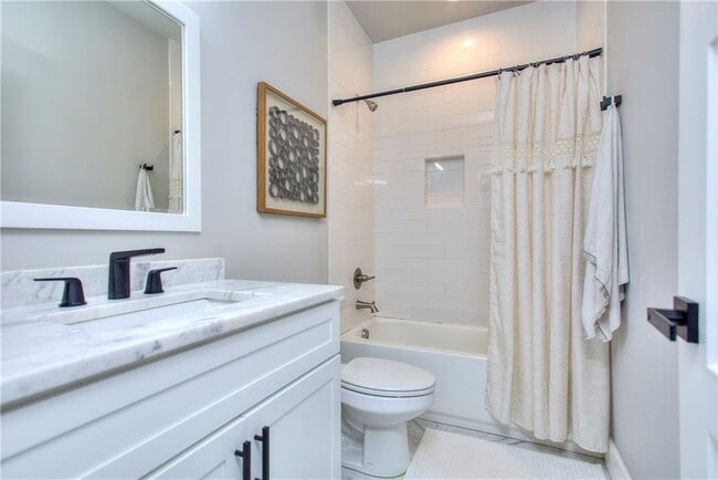 Building Photo - 419 McInnes Cir