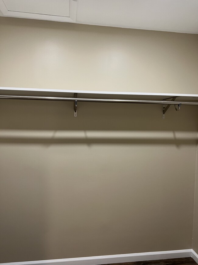 Bedroom #1 Walk-in - 3 - 149 W Kenilworth Cir