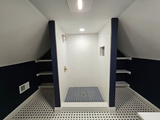 Building Photo - Amazing all new 4 bed 2.5 Bath House for rent!