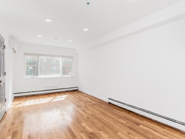 Building Photo - 661 Sagamore St