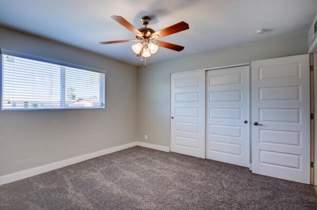 Building Photo - 1424 W 6th Pl