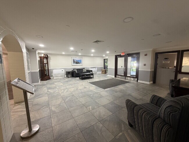 Building Photo - Modern & furnished studio unit available NOW!