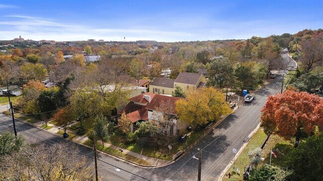 Building Photo - 805 Cumberland Rd