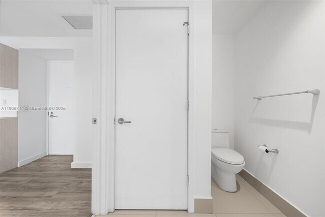 Building Photo - 501 NE 31st St