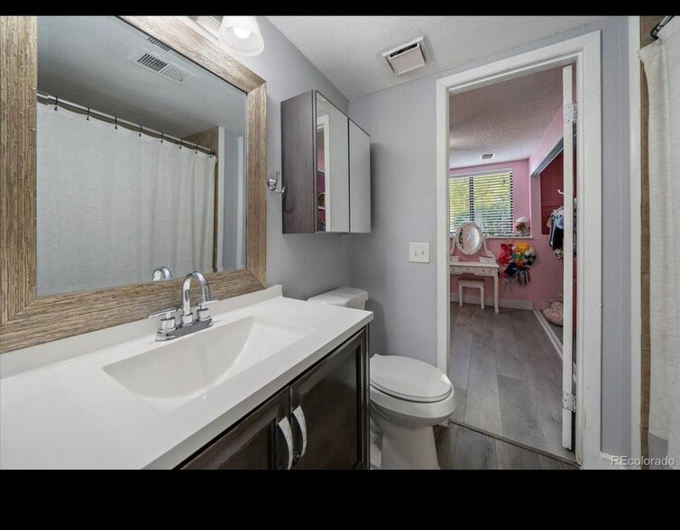Full bathroom - 10177 E Peakview Ave