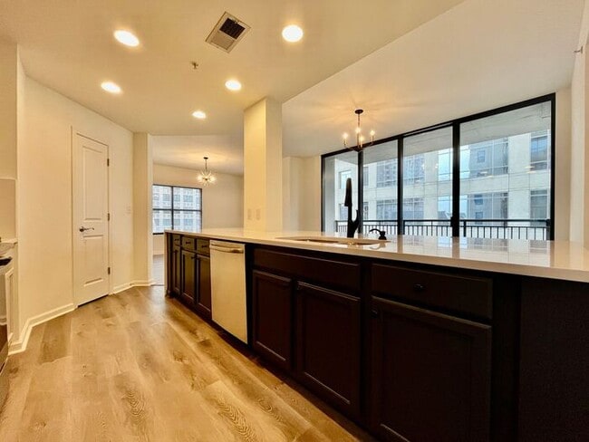 Building Photo - 3040 Peachtree Rd