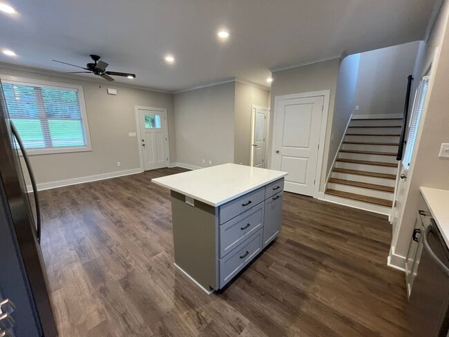 Building Photo - 2BA / 2BA FOR RENT