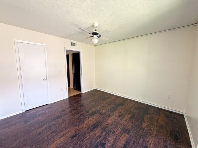 Building Photo - Summit House M-26