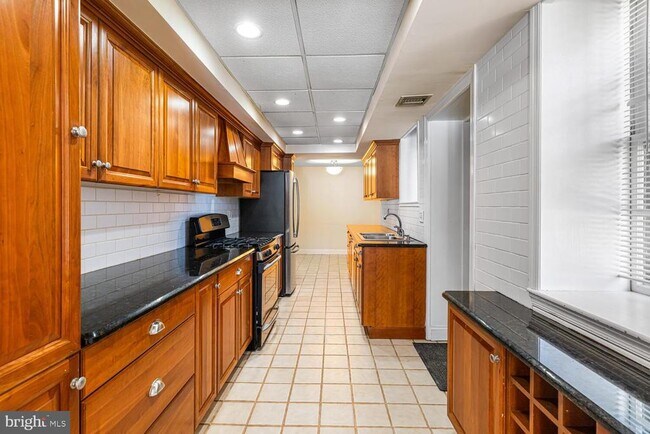 Building Photo - 415 City Ave