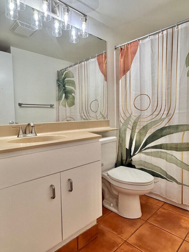 Building Photo - 2 Bed/1.5 Bath Halelani Village Condo with a Fenced Yard
