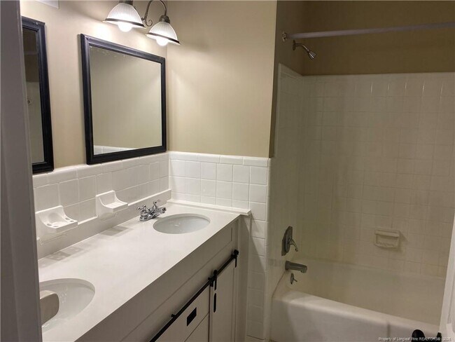 Building Photo - 1013 Arberdale Dr