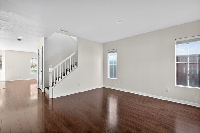 Building Photo - Beautiful 4-Bedroom Home