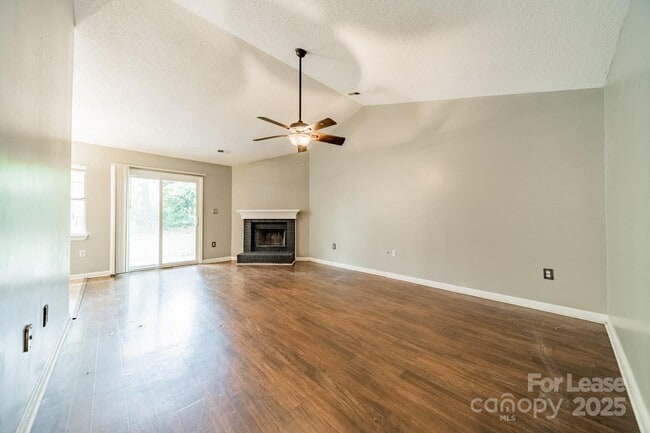 Building Photo - 8027 Sherington Way