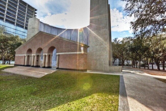 Building Photo - 5150 Hidalgo St