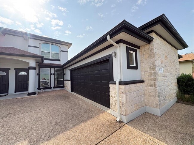 Building Photo - 1213 Delsie Dr