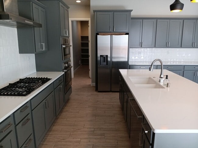 Building Photo - Stunning 4-bedroom, 3.5-bathroom home loca...
