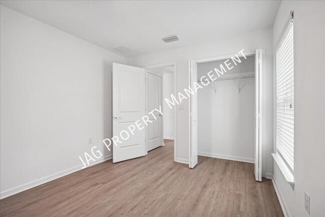 Building Photo - 1191 Valencia St SE