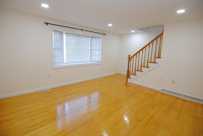 Building Photo - 31 Cannongate III Rd