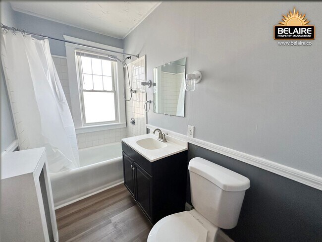 Building Photo - 107 2nd St