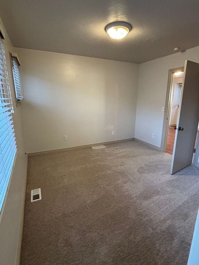 Building Photo - Salt Lake Cottage home 3 bed, 2 baths