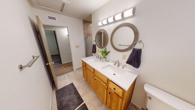 Building Photo - Newly remodeled, fully furnished, 2 bedroo...