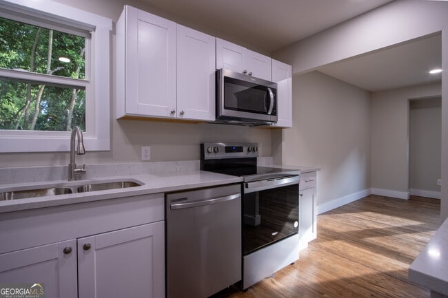 Building Photo - 165 Habersham Dr
