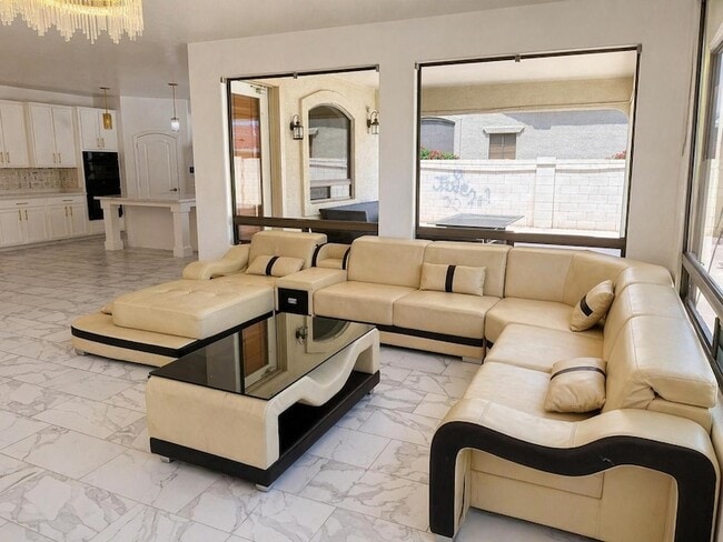 Building Photo - 8611 S 45th Glen