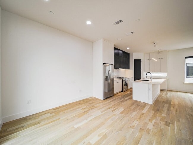 Building Photo - 2916 Hawthorne Ave