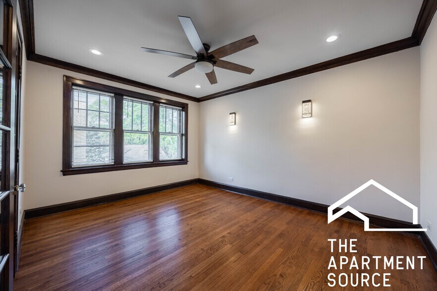 Building Photo - 6411 N Talman Ave