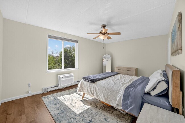 Building Photo - 130 Colonial Pkwy
