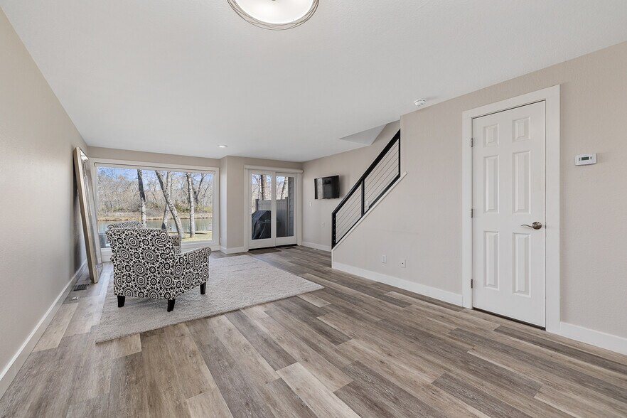 Building Photo - 1927 S Teal Ln