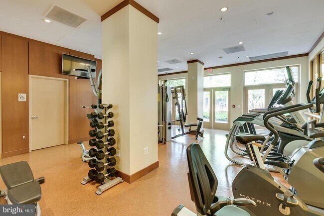 Building Photo - 3101 N Hampton Dr