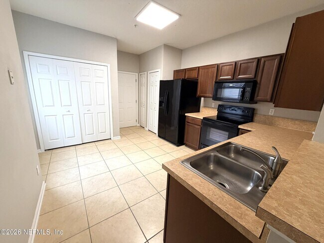 Building Photo - 295 Leese Dr