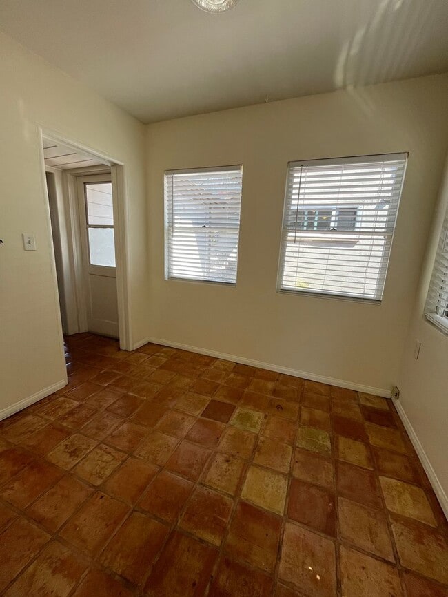 Building Photo - Craftman Style Home in North Park! Blacks ...