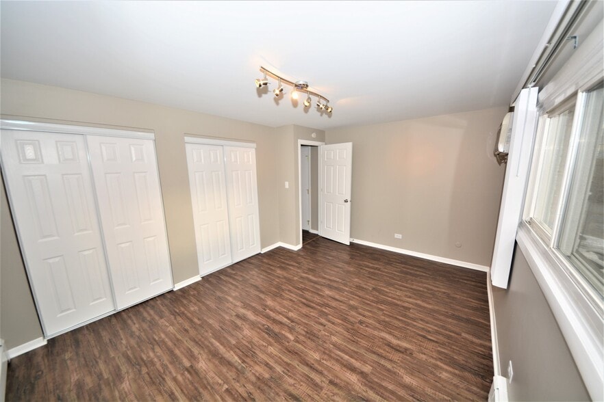 Building Photo - 9422 S 78th Ct