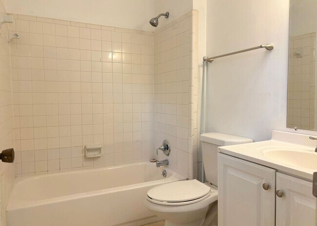 Building Photo - Charming 3 BR/2 BA Home in Crowfield Plantation