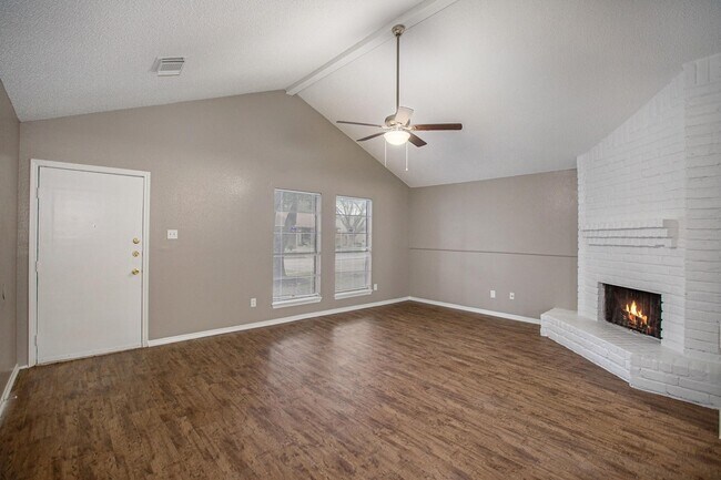 Building Photo - 21039 Settlers Valley Dr