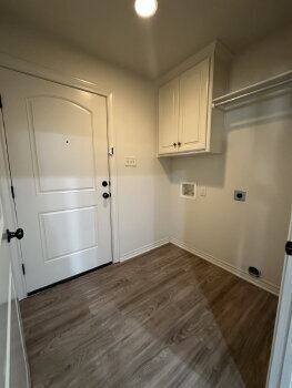 Building Photo - Spacious 3/2/2