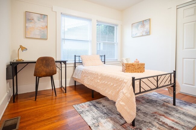 Building Photo - Spacious Furnished Home Near Pasadena City College