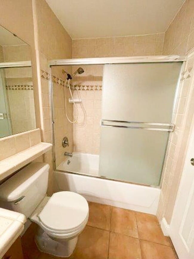 Building Photo - Cozy 2 Bedroom Ground Level Condo In The Highly Desirable New Park Village Community in Newark