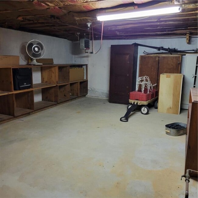 Building Photo - 301 Wolf Rock Rd