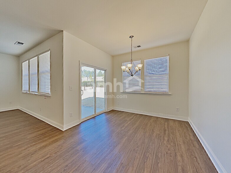 Building Photo - 214 Lake Vista Dr