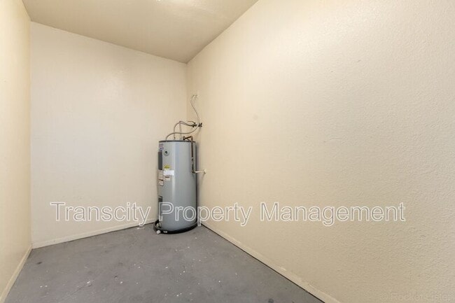 Building Photo - 1340 N Recker Rd