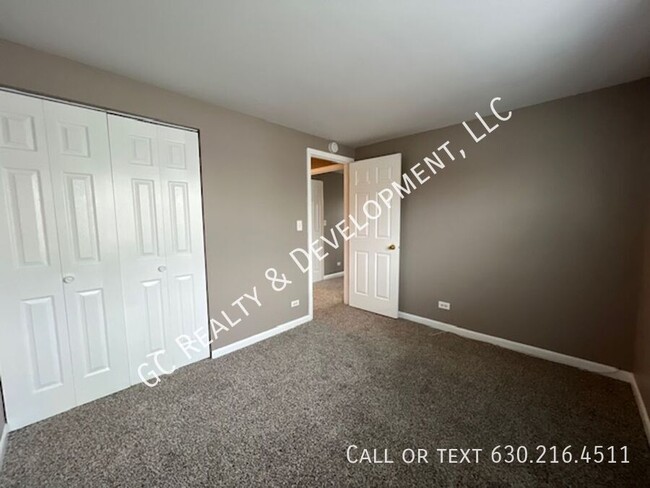 Building Photo - *** 2 FREE WEEKS OF RENT / 2 BDRM - 1 BTH ...